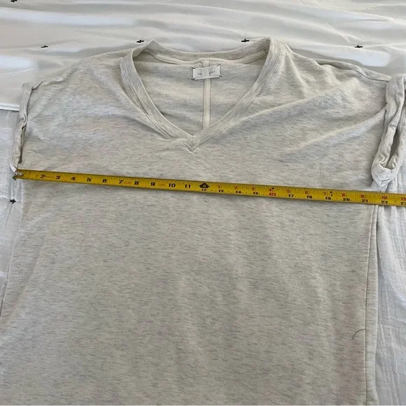 Lou & Grey oatmeal V-Neck short sleeve split sides ultra soft shirt size large - Picture 3 of 8